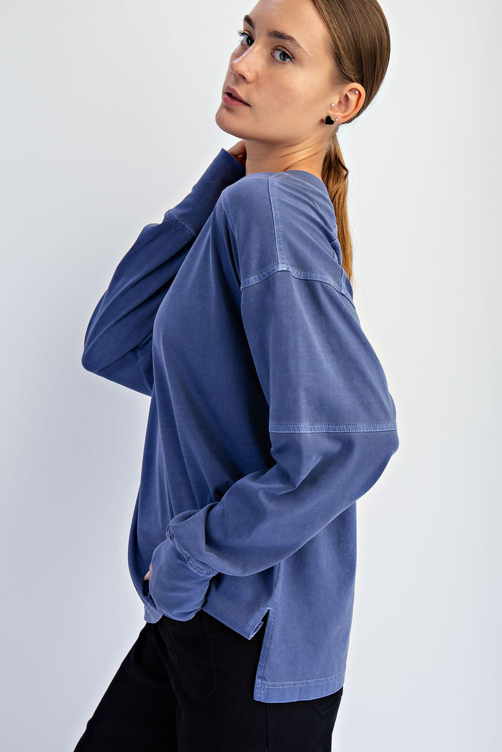 NAVY PIGMENT WASHED COTTON V-NECK TOP image 1