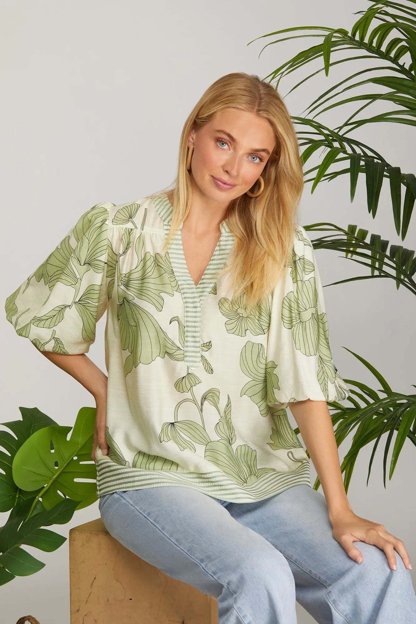 BUBBLE SLEEVE FLORAL WOVEN TOP image 0