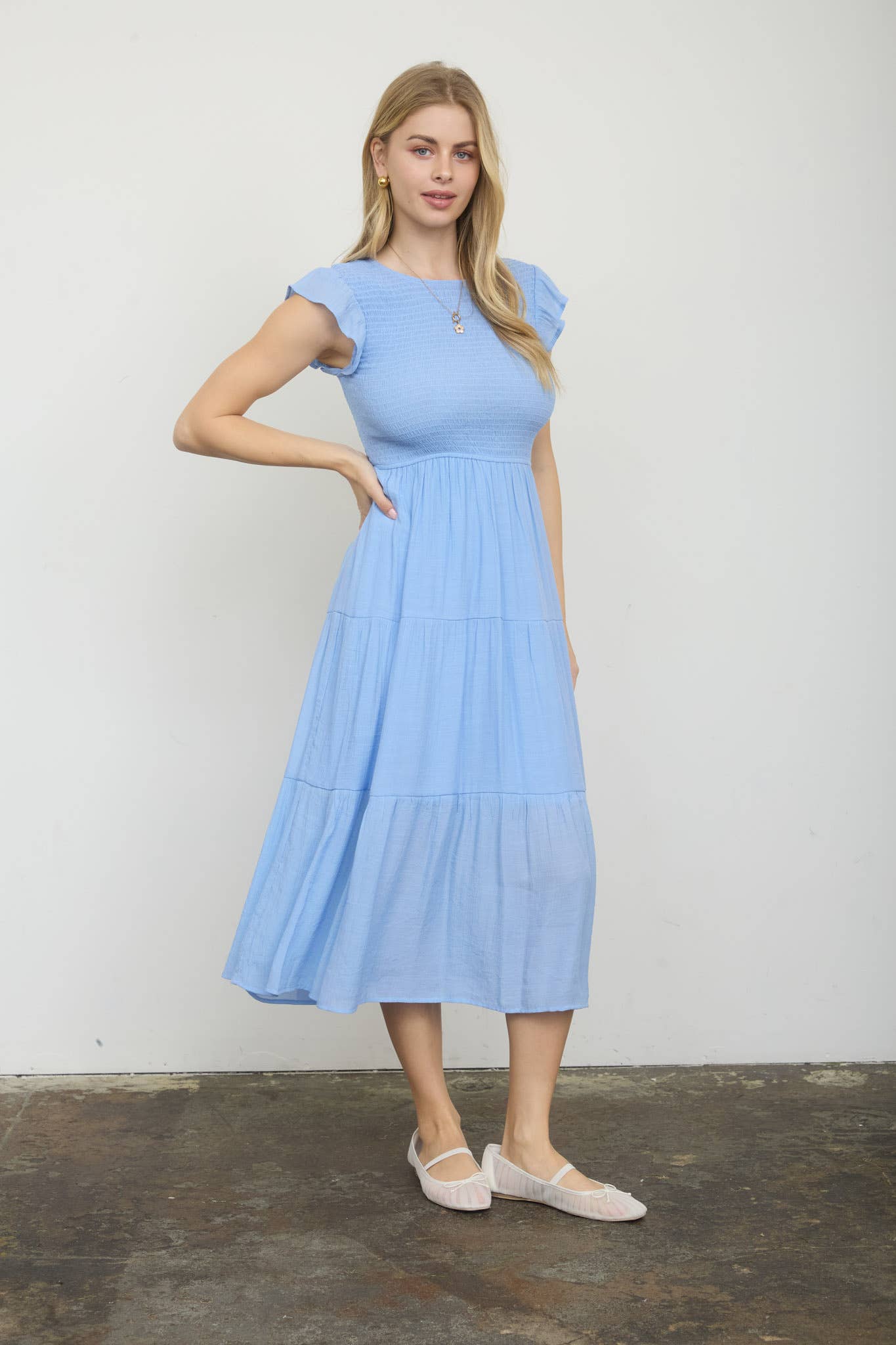 TIERED SMOCKED SHORT SLEEVE MIDI DRESS