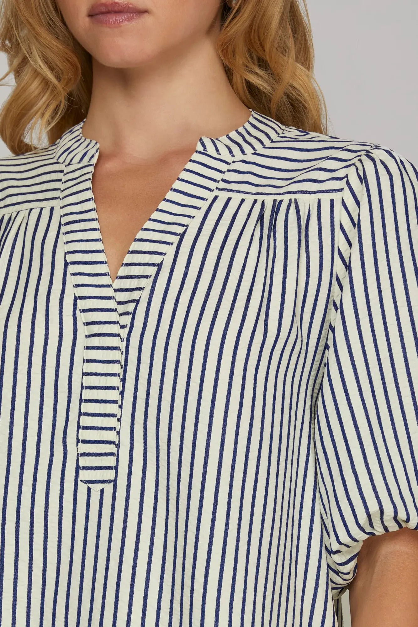 BUBBLE SLEEVE STRIPED WOVEN TOP image 3